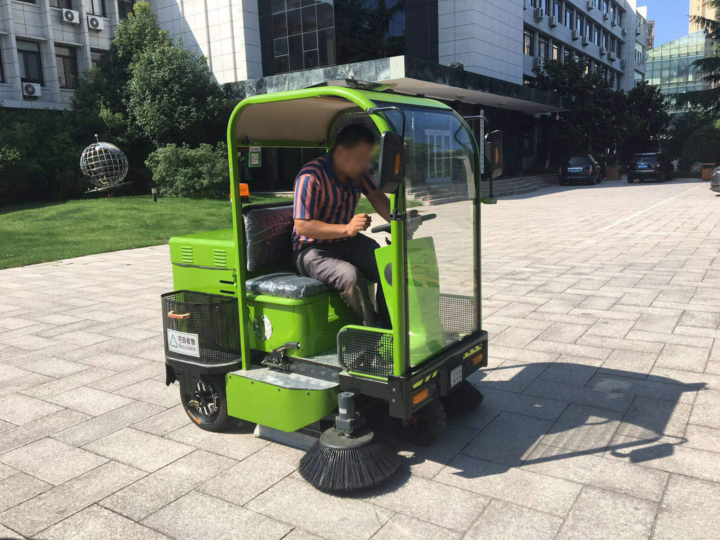 駕駛式掃地機(jī)需要被清洗么？